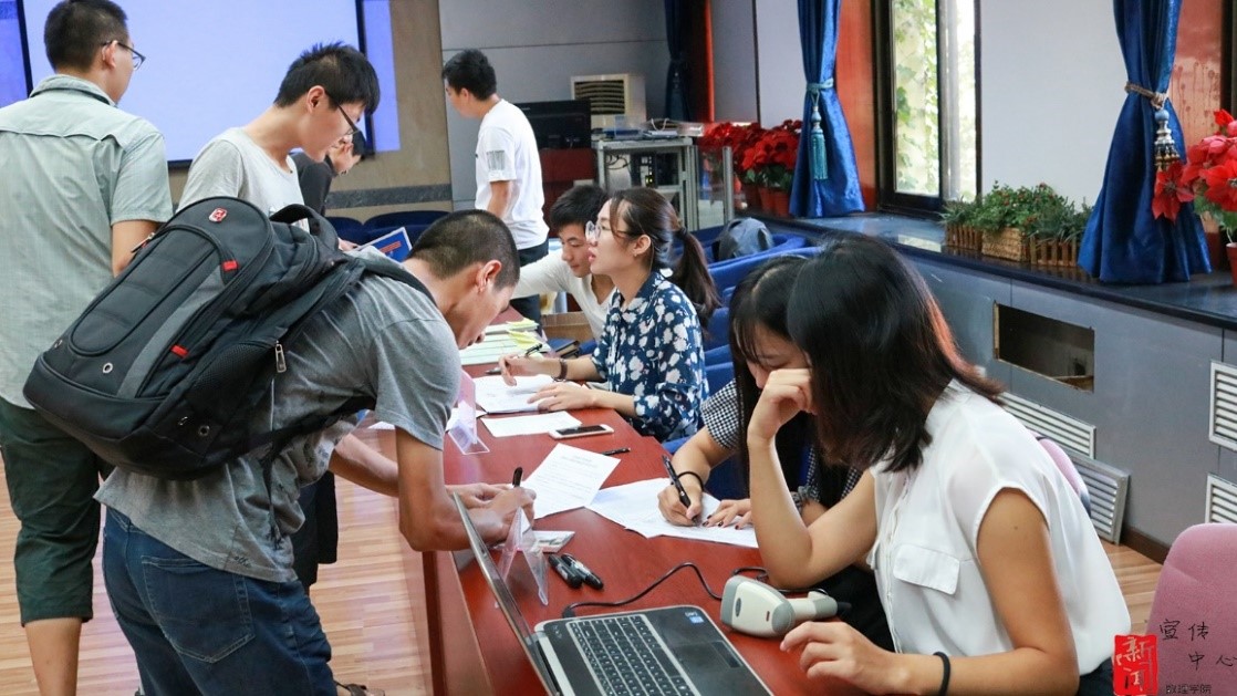 65ed1be5fafcbce1636d6ecb59a47b31.jpg 研究生迎新3.jpg